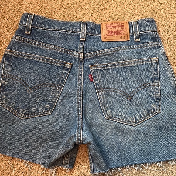 Cute shorts that I bought too small, great length for the summer! - Picture 3 of 3